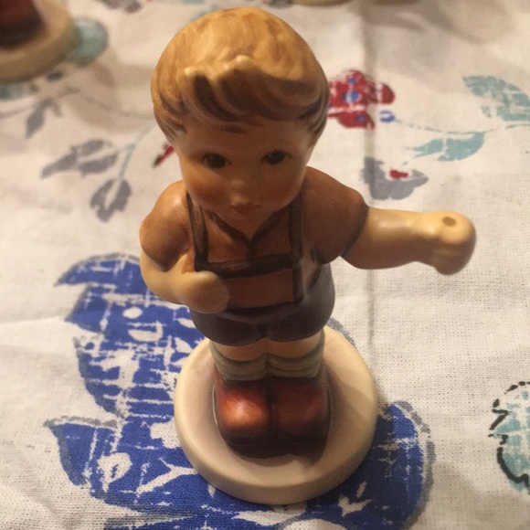 M J Hummels  Goebel Special Edition 7 from 1997-99 - Picture 8 of 12